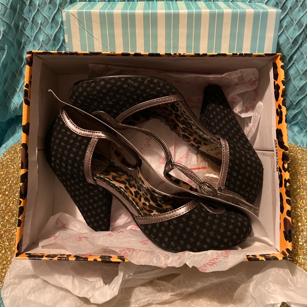 Women’s Black Patterned Mary Jane Heels